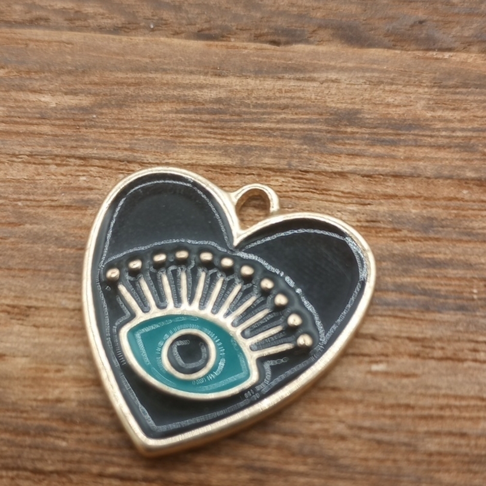 Heart Pendant with Eye Design P243